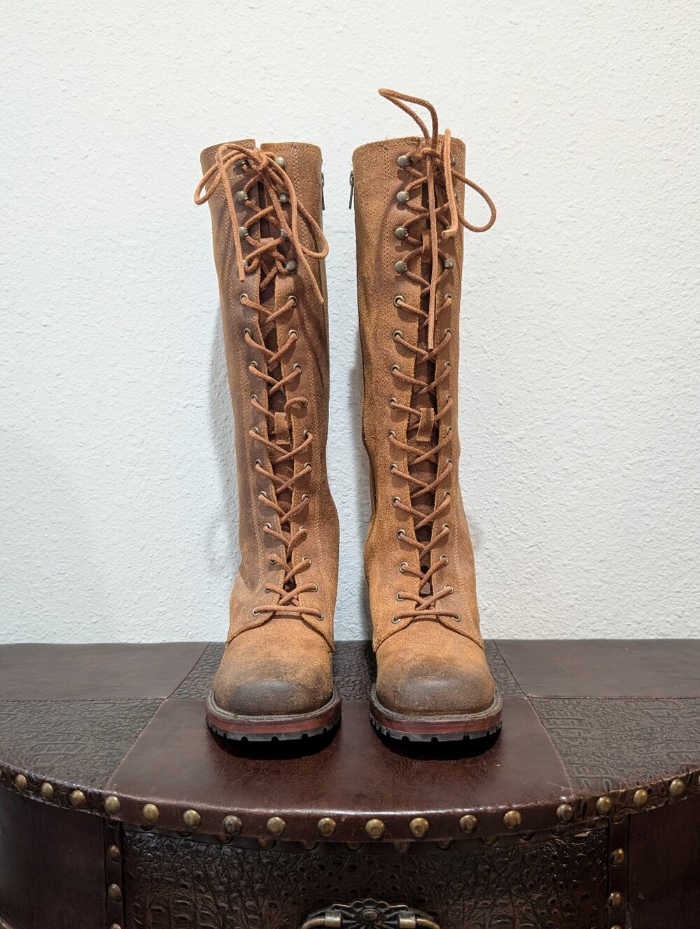 Frye Campus Lug Tall Lace Up Boots - Tan Suede - Size 8.5 - Picture 2 of 12